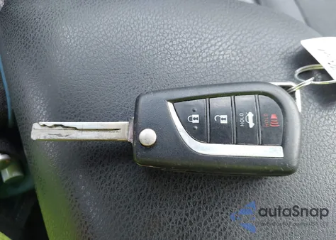 2018 Toyota Camry Le z USA, uszkodzony, nr VIN 4T1B11HK0JU619897